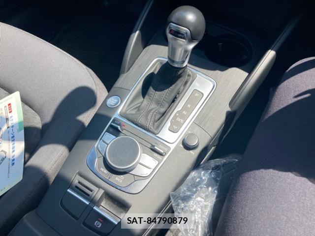 Audi A3 SEDAN 2015-07 7615040-23