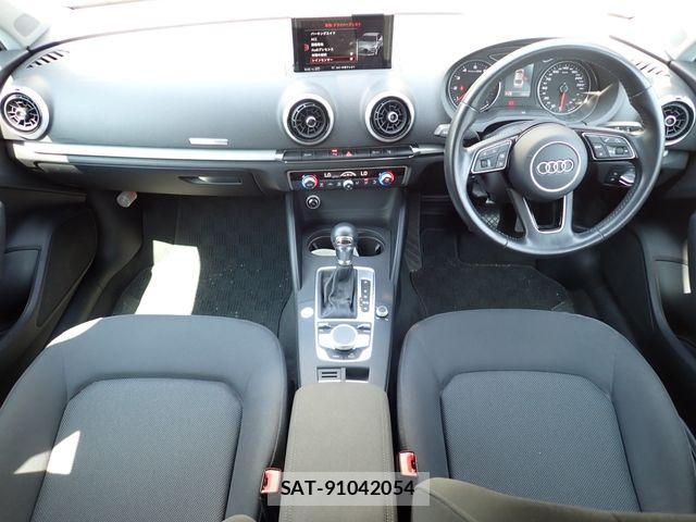 Audi A3 SEDAN 2017-06 8072865-17