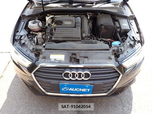 Audi A3 SEDAN 2017-06 8072865-24