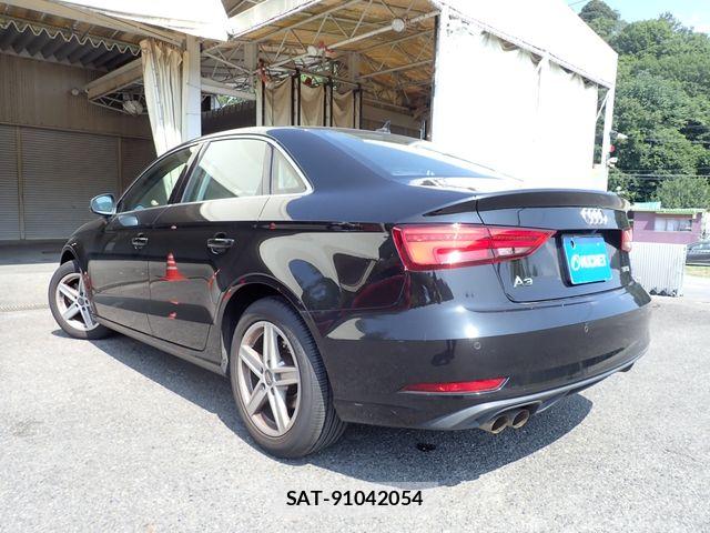 Audi A3 SEDAN 2017-06 8072865-2