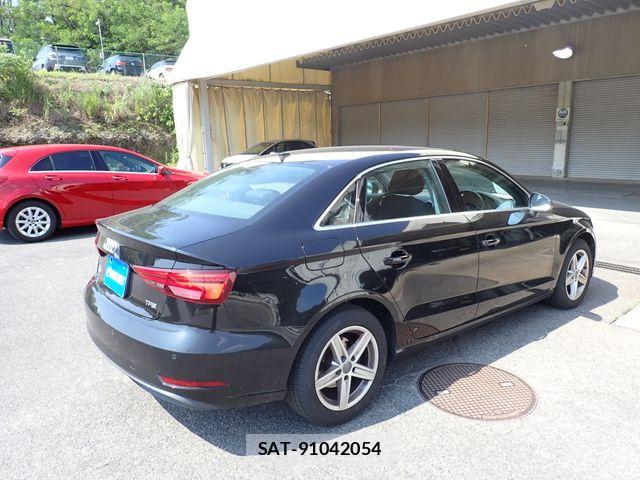 Audi A3 SEDAN 2017-06 8072865-6