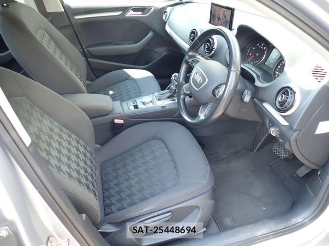 Audi A3 SEDAN 2015-08 8244630-1