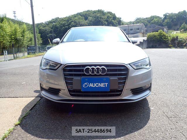 Audi A3 SEDAN 2015-08 8244630-4