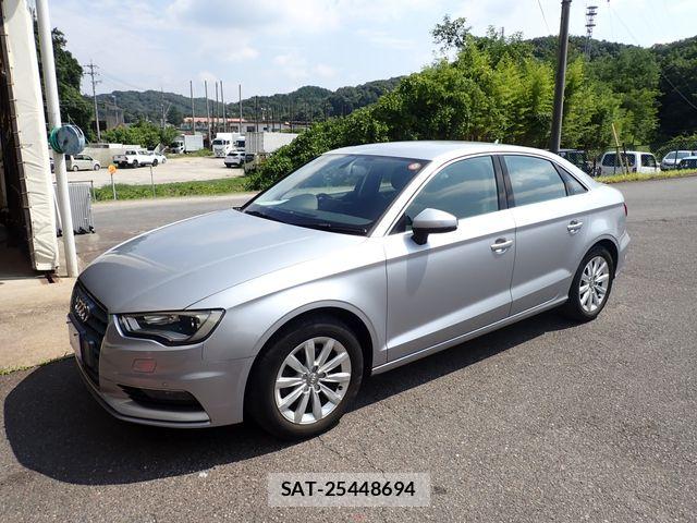 Audi A3 SEDAN 2015-08 8244630-5