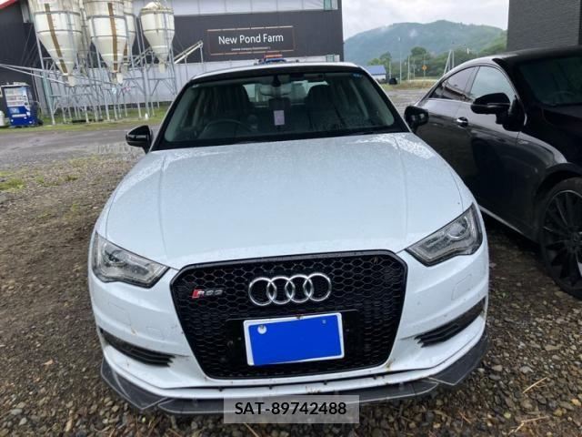 Audi A3 SEDAN 2014-04 8740550-1
