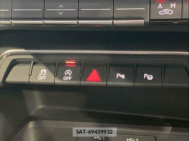 Audi A3 2021-06 6211693-9