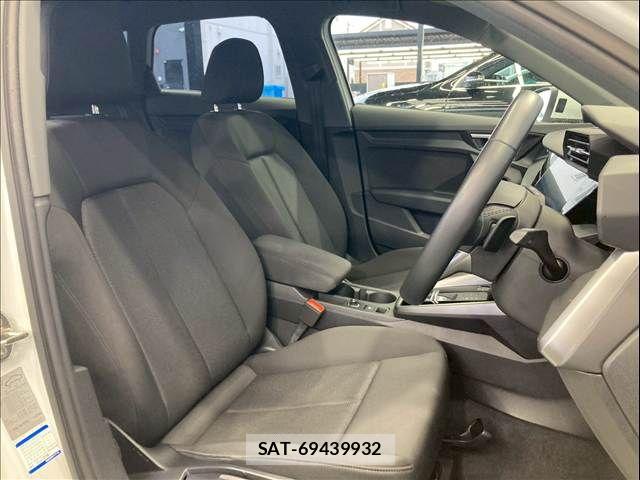 Audi A3 2021-06 6211693-5
