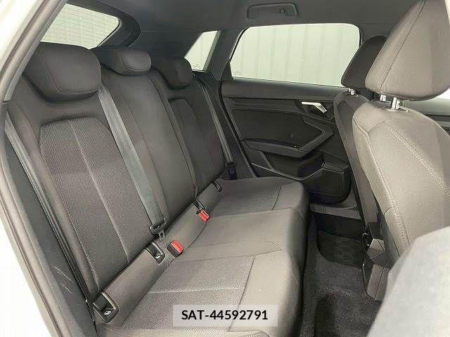 Audi A3 2021-08 6670280-9