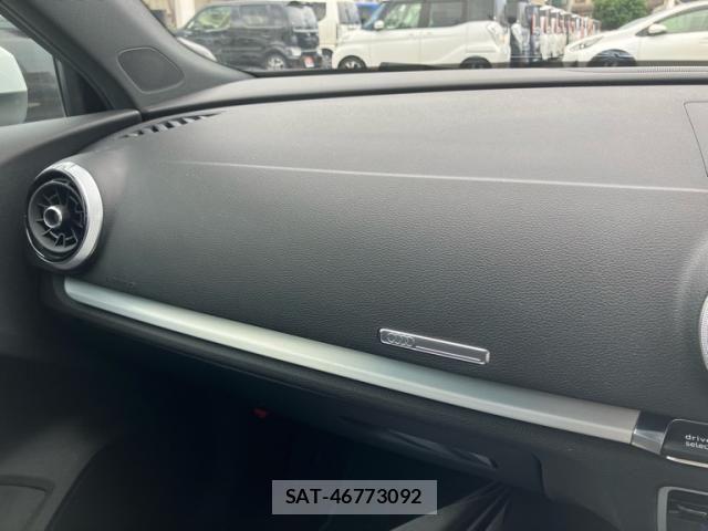 Audi A3 2019-09 7615044-23