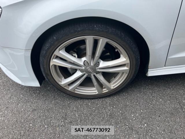 Audi A3 2019-09 7615044-7
