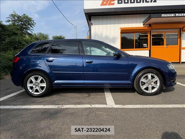 Audi A3 2011-10 8072877-6