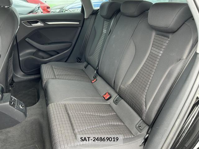 Audi A3 2017-12 8128966-14