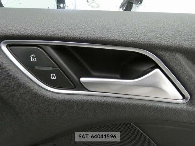 Audi A3 2017-08 8206360-24