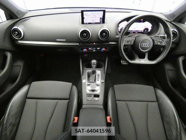 Audi A3 2017-08 8206360-4