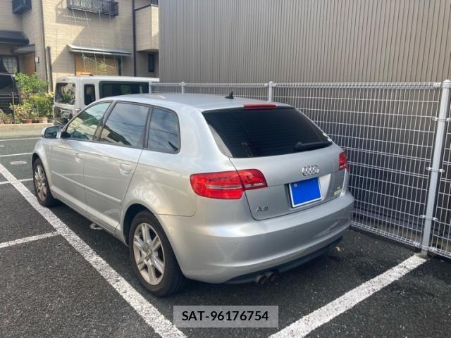Audi A3 2011-02 8364802-3