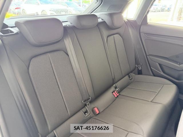 Audi A3 2023-06 8561183-4