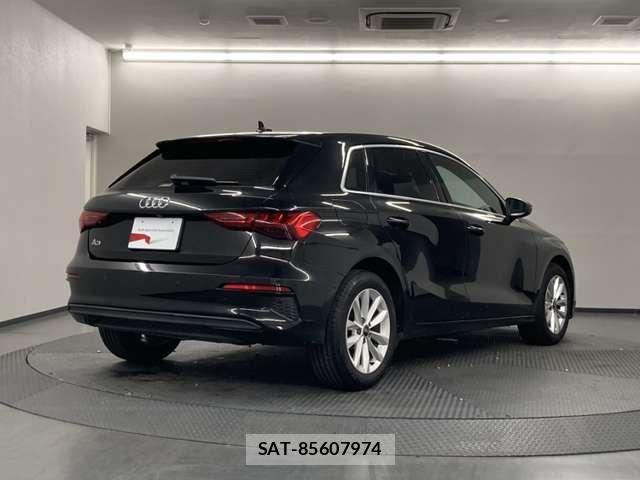Audi A3 2021-11 8740558-1