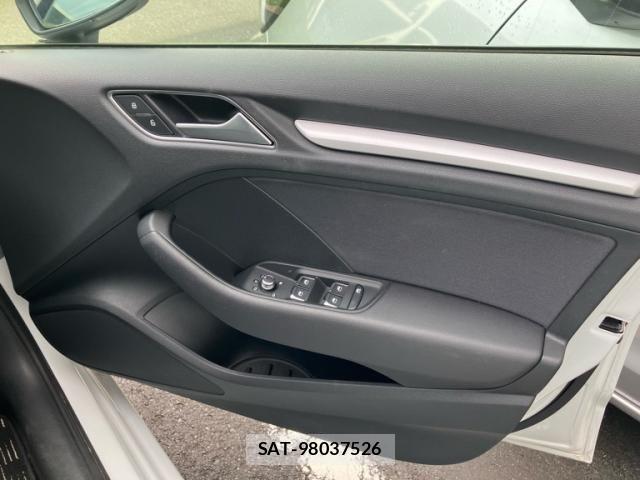 Audi A3 2015-06 8779530-11