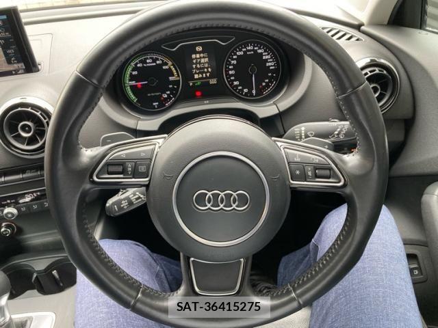 Audi E-TRON 2015-12 7960549-17
