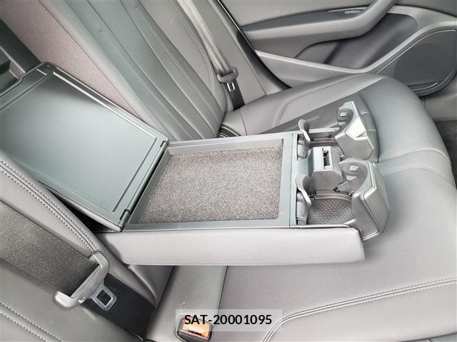 Audi A4 2021-03 1427627-25
