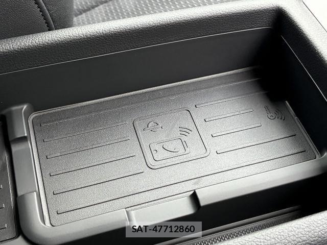 Audi A4 2022-02 6009462-7