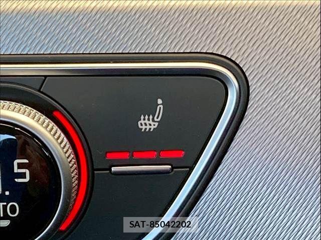 Audi A4 2021-07 6275735-10
