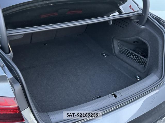 Audi A4 2023-08 6525469-14