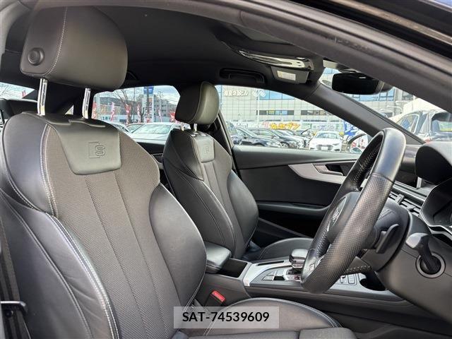 Audi A4 2017-07 6610588-11