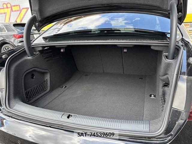 Audi A4 2017-07 6610588-13