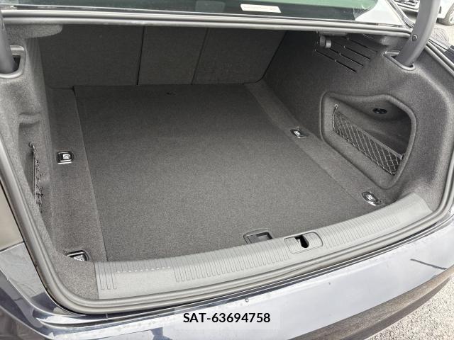 Audi A4 2018-09 6902219-15