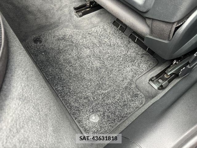 Audi A4 2016-12 6902223-29