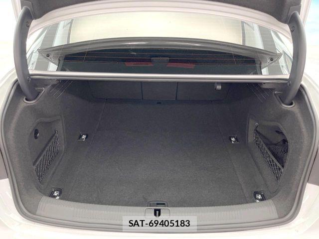 Audi A4 2021-05 7214989-14