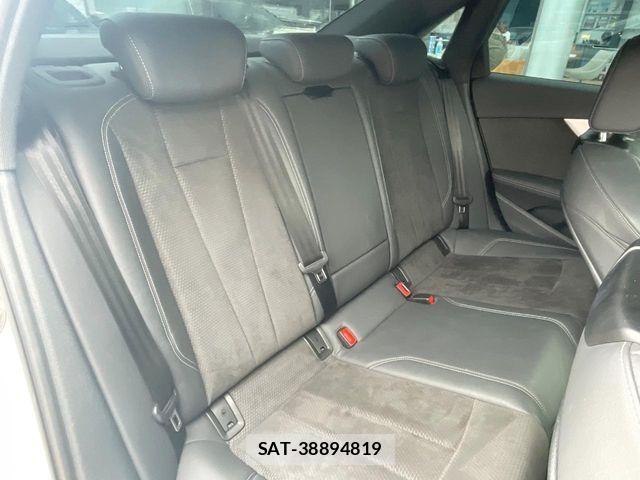 Audi A4 2022-01 7214990-9