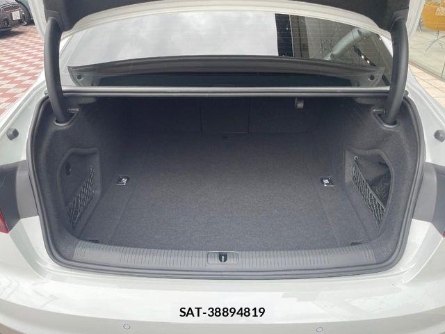 Audi A4 2022-01 7214990-11