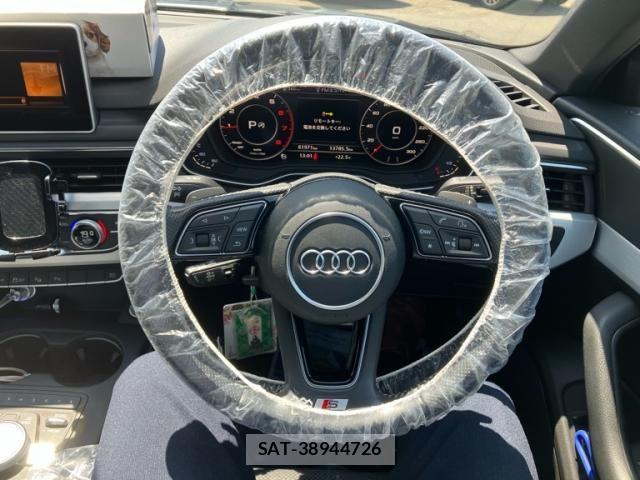 Audi A4 2017-08 7325726-17