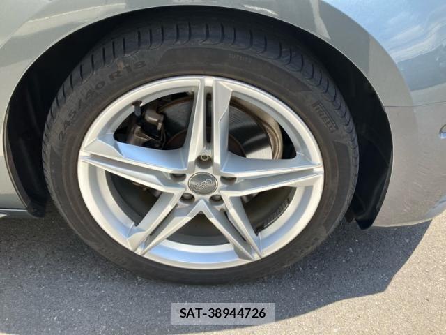 Audi A4 2017-08 7325726-7