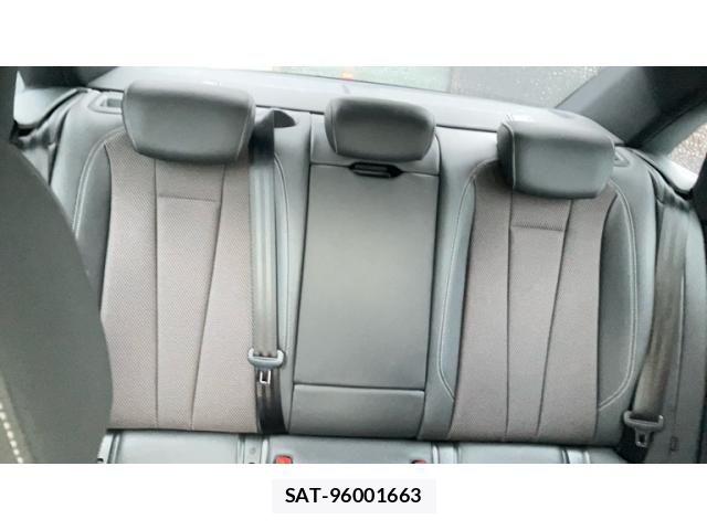 Audi A4 2017-01 7390910-22