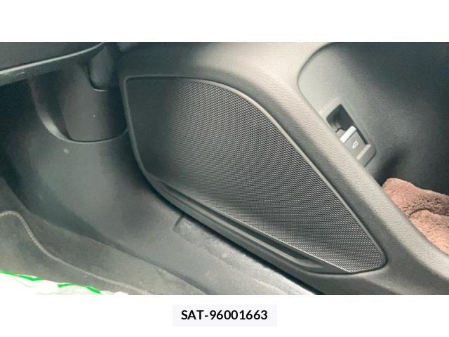 Audi A4 2017-01 7390910-24