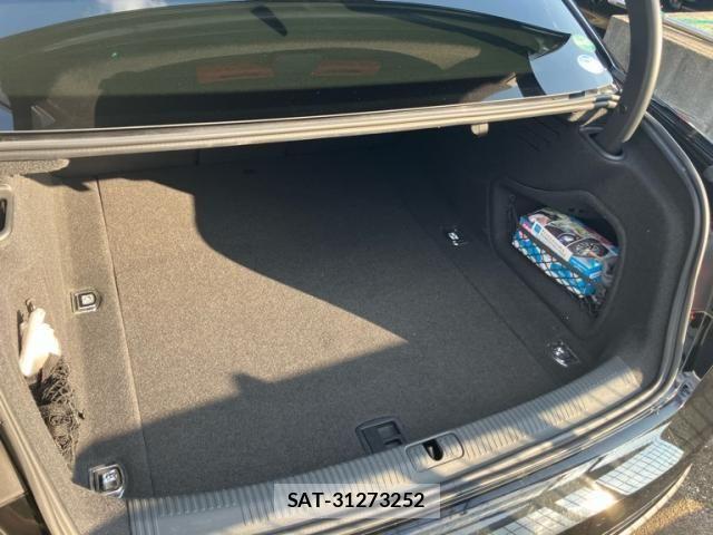 Audi A4 2019-09 7452982-9