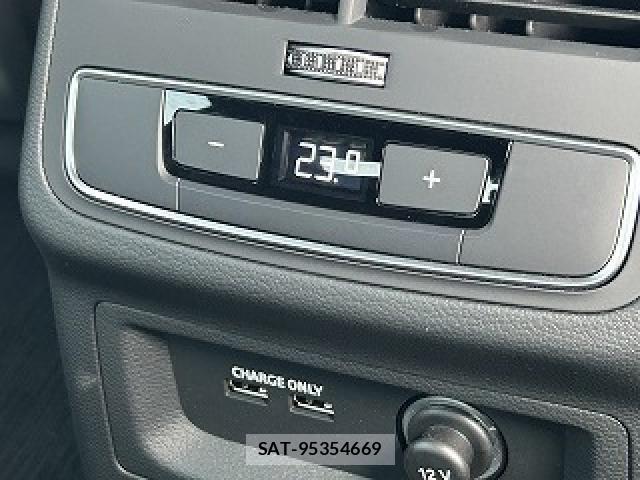 Audi A4 2022-11 7508127-25
