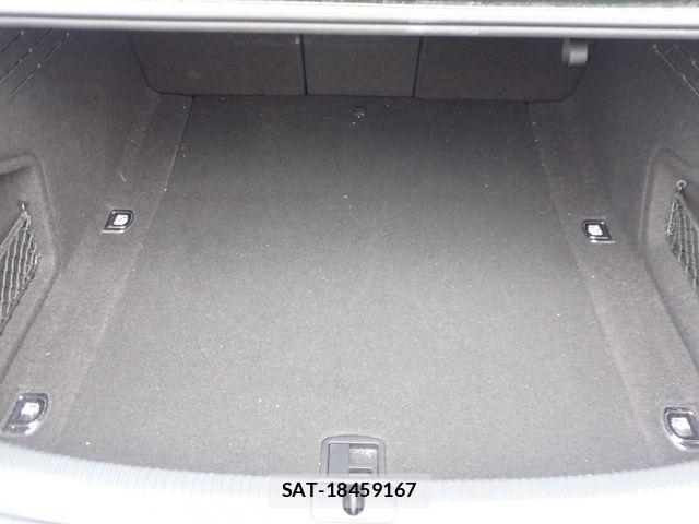 Audi A4 2019-06 7720897-24
