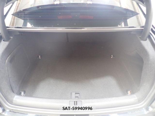 Audi A4 2011-08 7960550-26