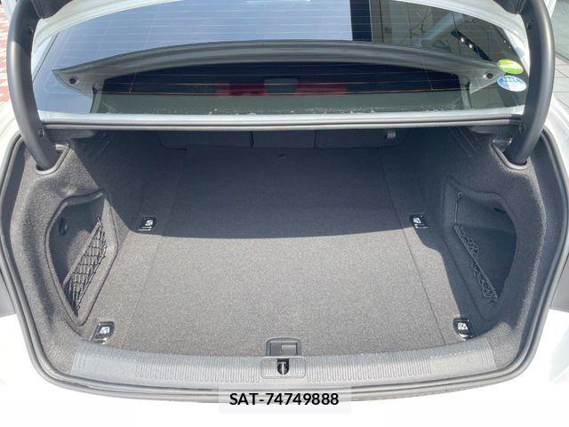 Audi A4 2018-09 8034454-19