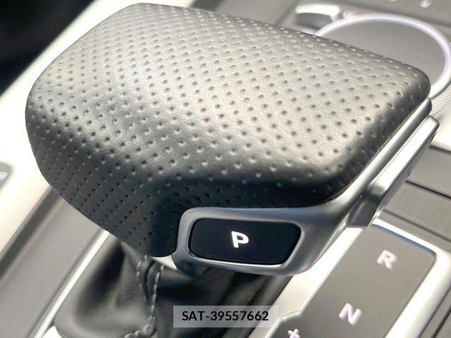 Audi A4 2017-07 8072882-12
