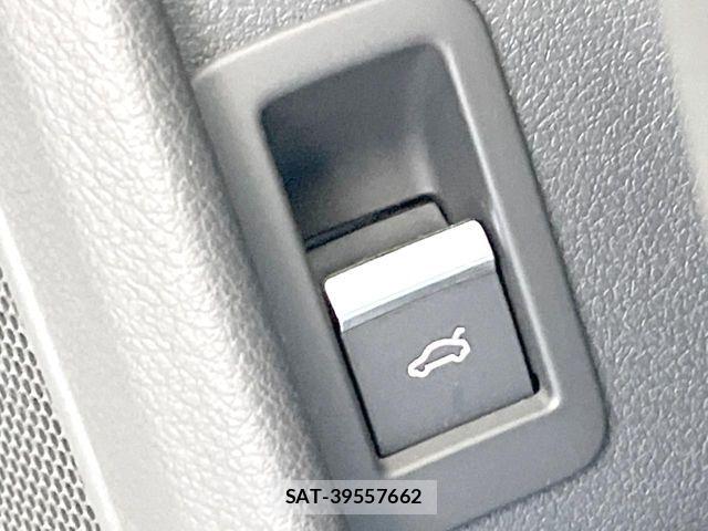 Audi A4 2017-07 8072882-5