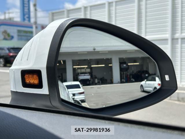 Audi A4 2022-03 8128975-10
