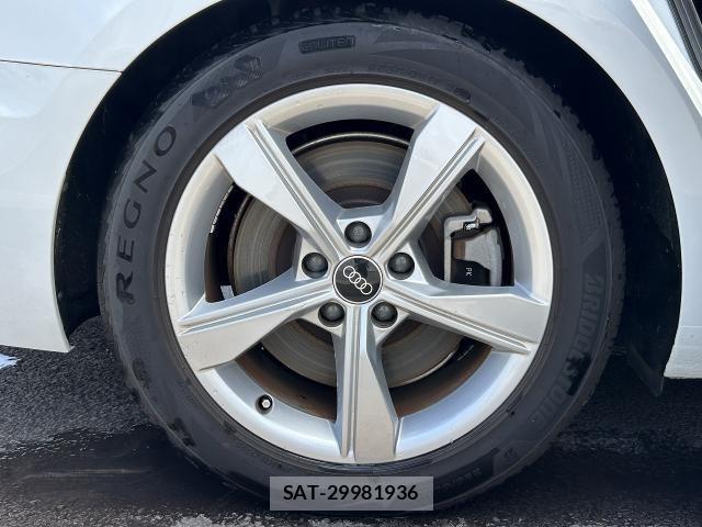 Audi A4 2022-03 8128975-22