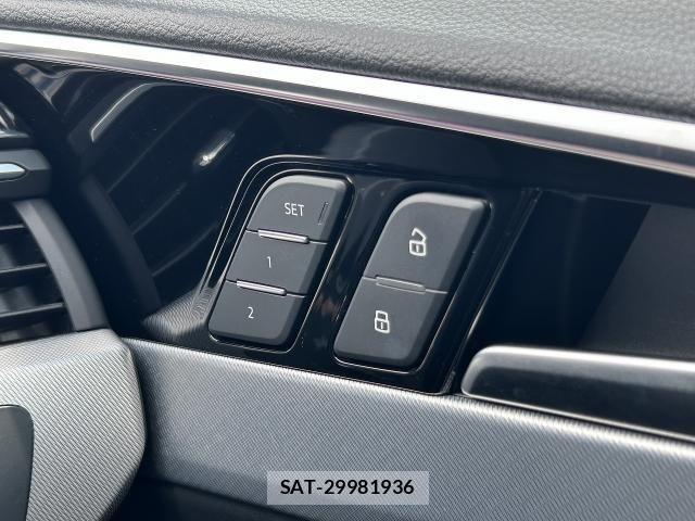 Audi A4 2022-03 8128975-28