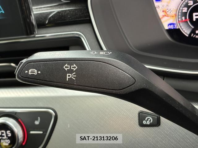 Audi A4 2022-06 8128974-9