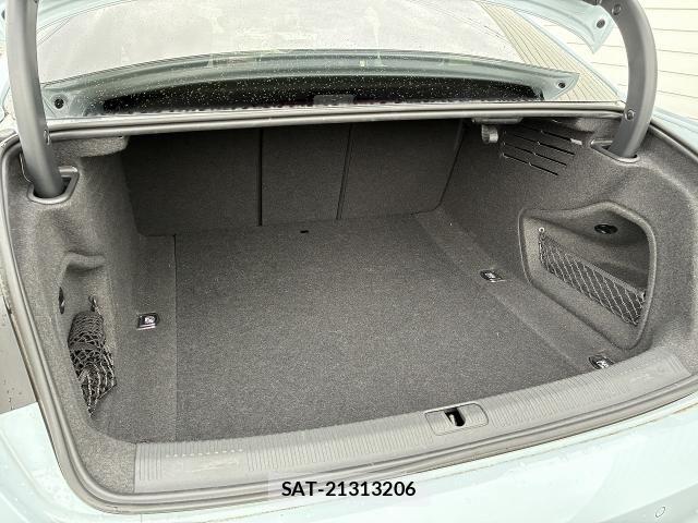 Audi A4 2022-06 8128974-15